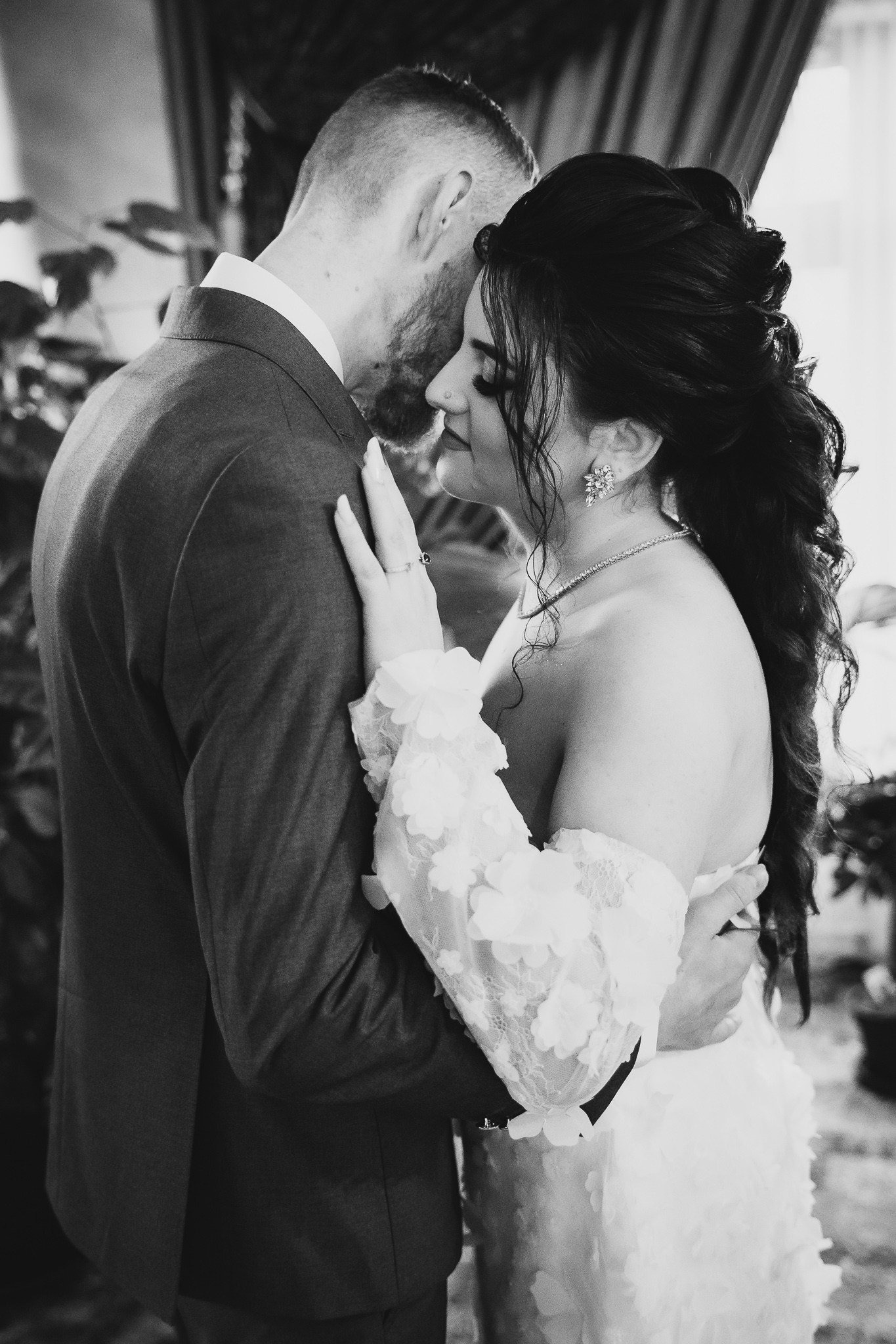 Portret miri alb negru la sedinta foto