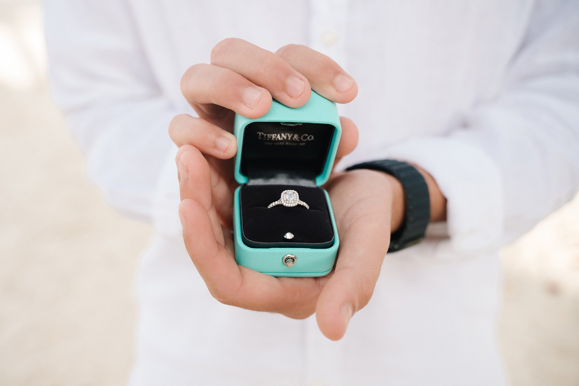 Propuesta al Atardecer en Punta Cana — Picnic Romántico Frente al Mar