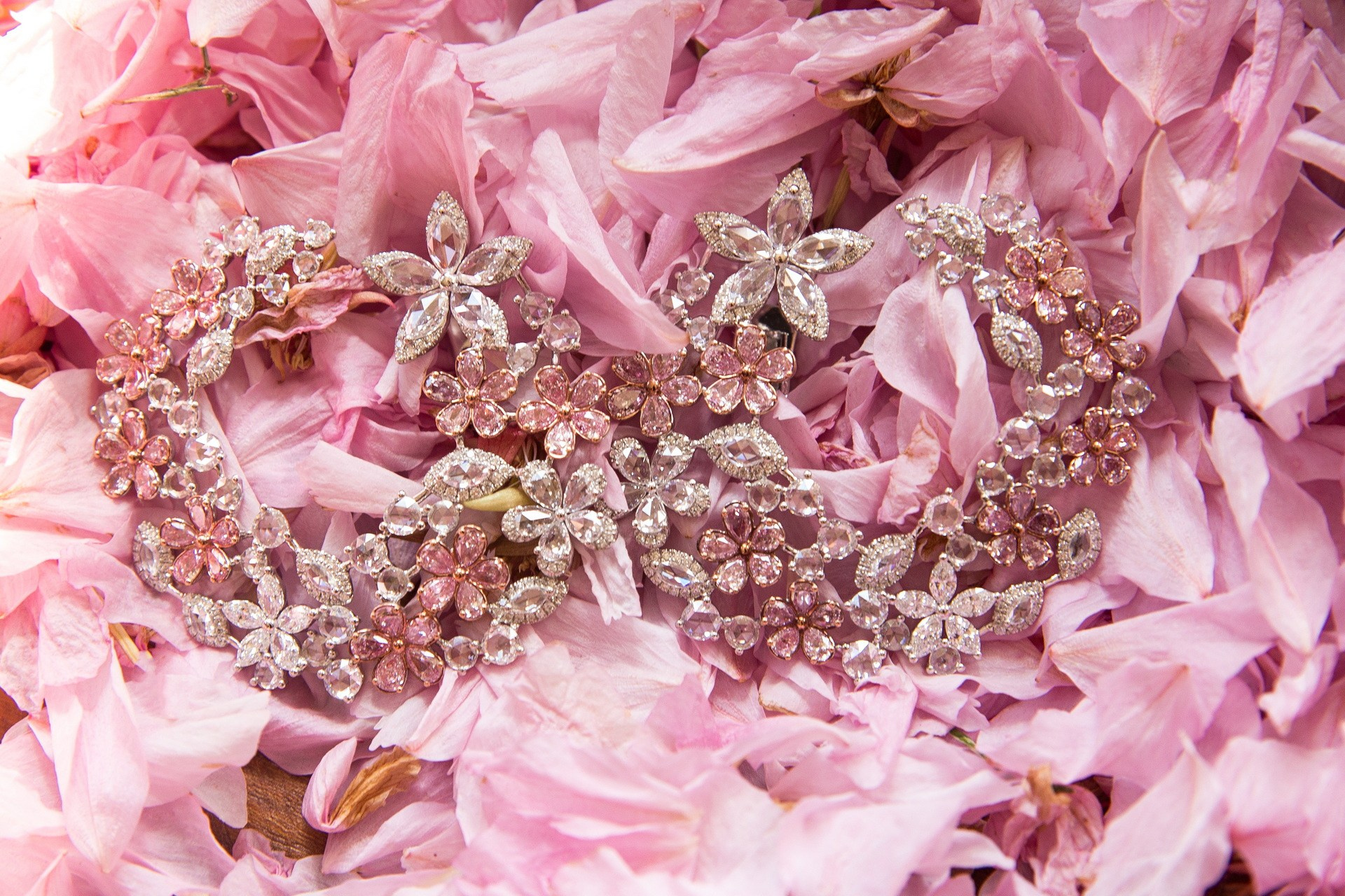 CUSTOM MADE Jewelry by Yoka Iizuka. YOKA IIZUKA | State-of-the-Art Jewelry Masterpieces