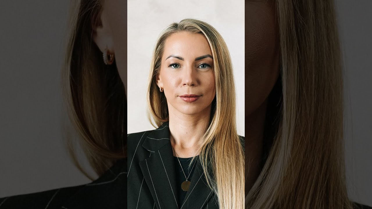 KOMERC PORTRETU FOTOSESIJA UZŅĒMUMA VIDĒ