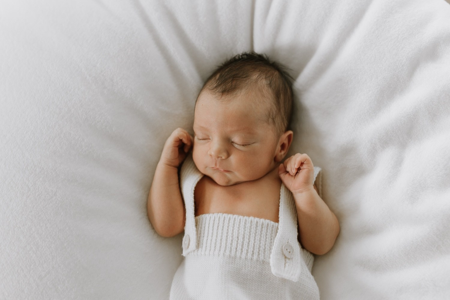 Neugeborenenfotografie Düsseldorf, Newborn Shooting Düsseldorf, Babyfotograf Düsseldorf, natürliche Babyfotos, Familienfotografie Düsseldorf, Neugeborenenshooting NRW.