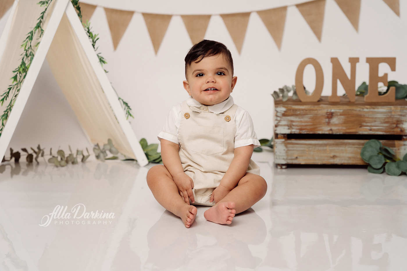 Cake smash session price guide. Newborn and family photographer. Hills District. Sydney