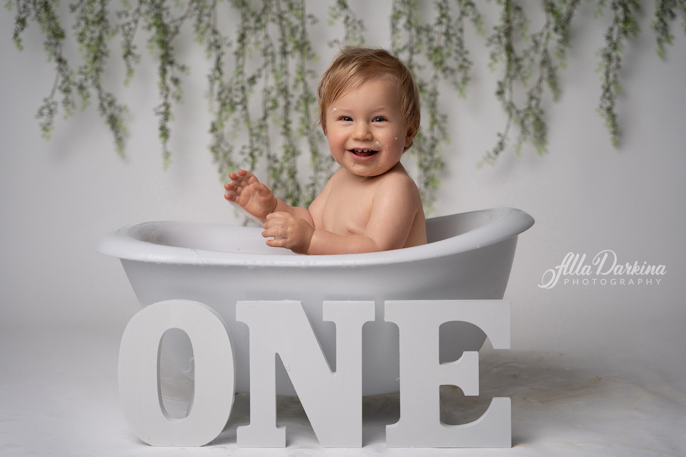 Cake smash session price guide. Newborn and family photographer. Hills District. Sydney