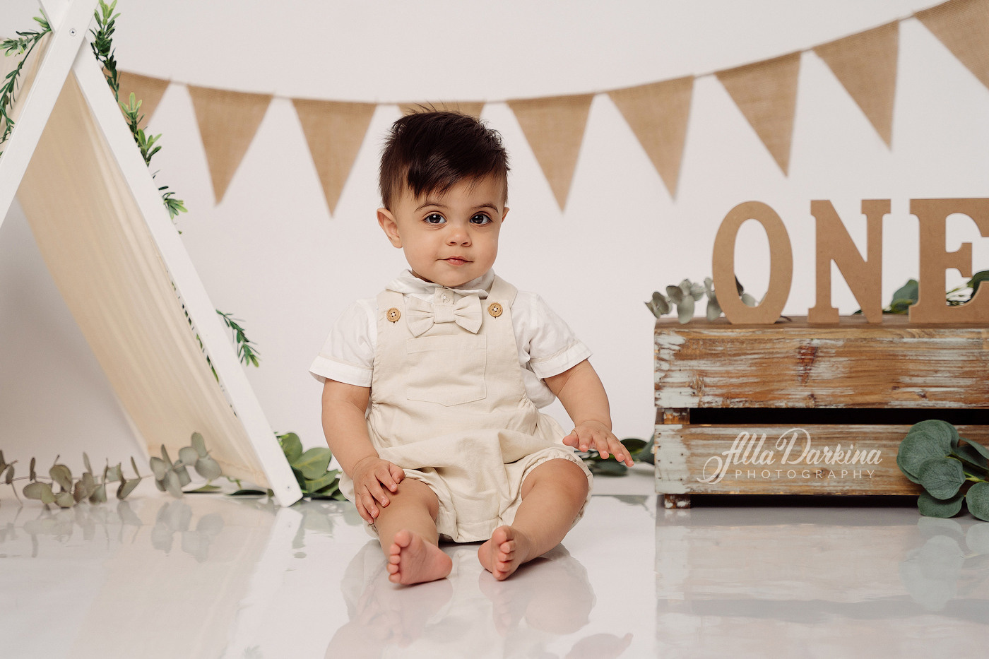 Cake smash session price guide. Newborn and family photographer. Hills District. Sydney