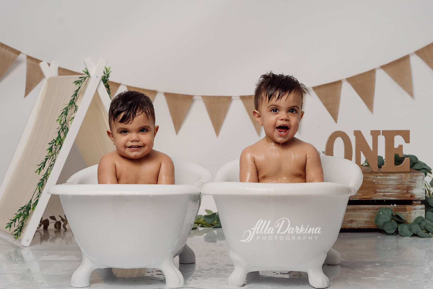 Cake smash session price guide. Newborn and family photographer. Hills District. Sydney