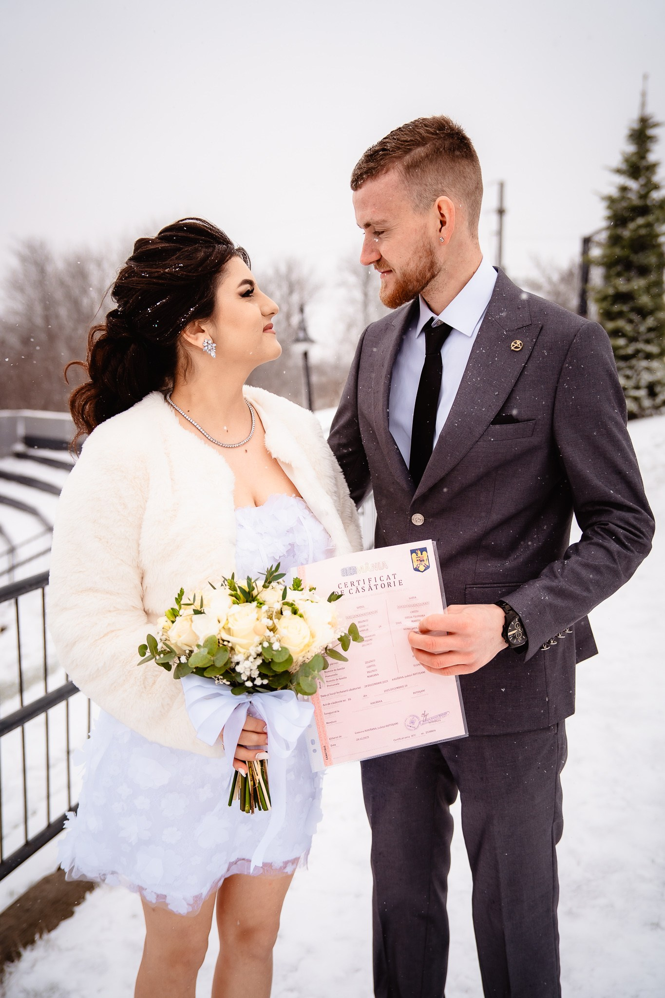 Priviri emotionante intre miri