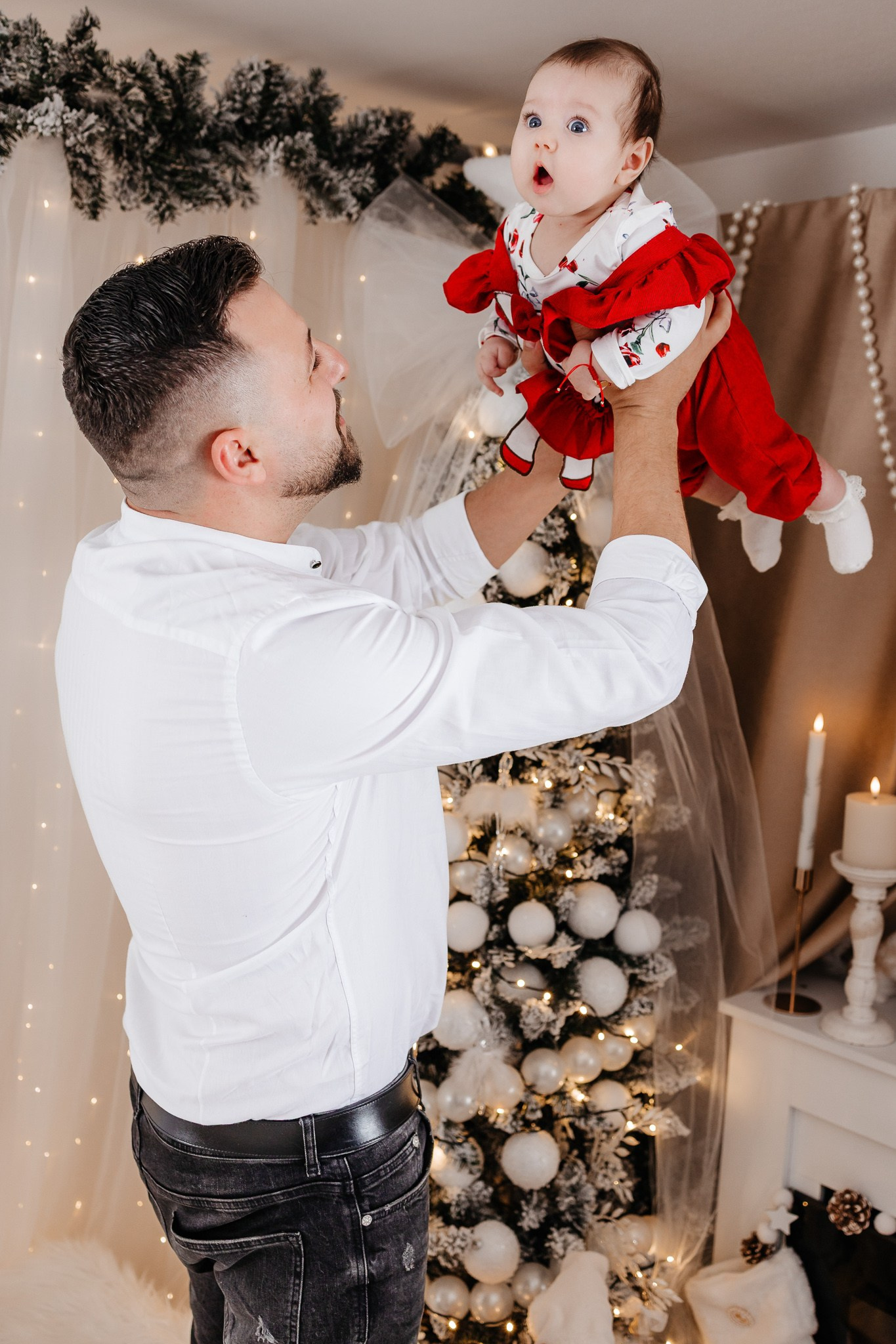 Ședințe Foto Crăciun 2025 Piatra Neamț | Fotografii de Sărbători | FotoACTIV. Fotograf Profesionist Piatra Neamț, Roman, Târgu Neamț, Bicaz, Neamț | Studio, Nuntă, Botez, Eveniment | FotoACTIV