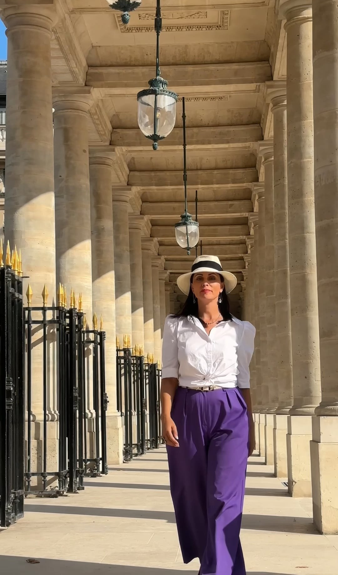 Timeless Elegance: Solo Photoshoot at Palais Royal. Photographe à Paris