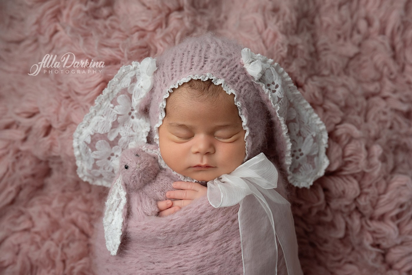 Newborn and family photographer. Hills District. Sydney