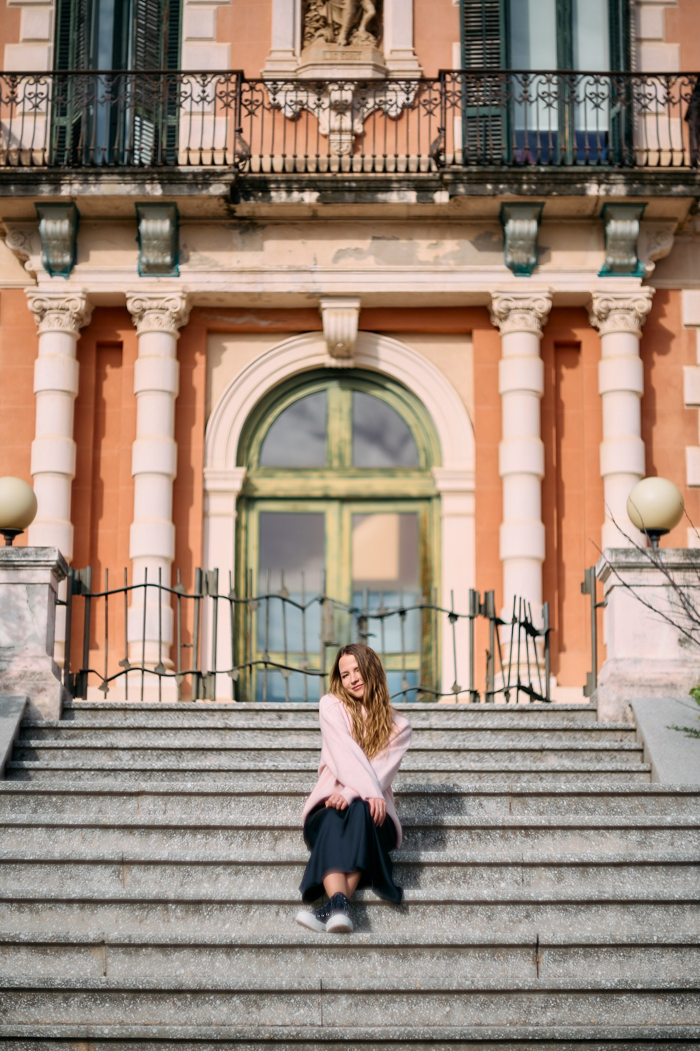 Description of the Palau de les Heures location for a  love-story or individual photo shoot in Barcelona, examples of photos. POSTCARD.BCN Photographer Kate in Barcelona. Love-story, family or individual photo shoots