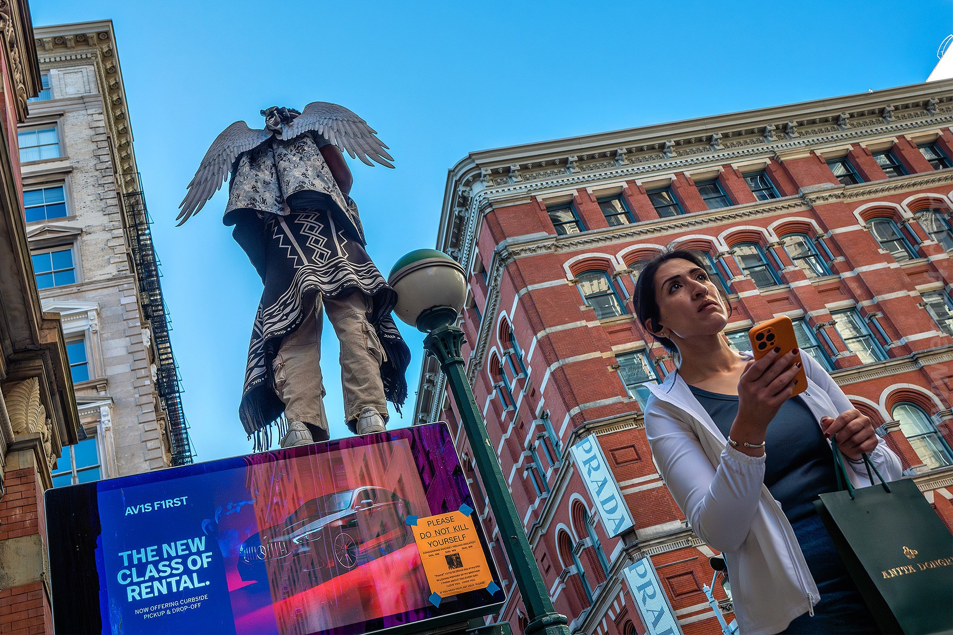 Best Street Photographer in New York City — Candid NYC Moments Captured by Emin Kuliyev. Emin Kuliyev — Award-Winning Wedding Photojournalist NYC & USA | Best Wedding Photographer Known for Candid, Timeless Moments