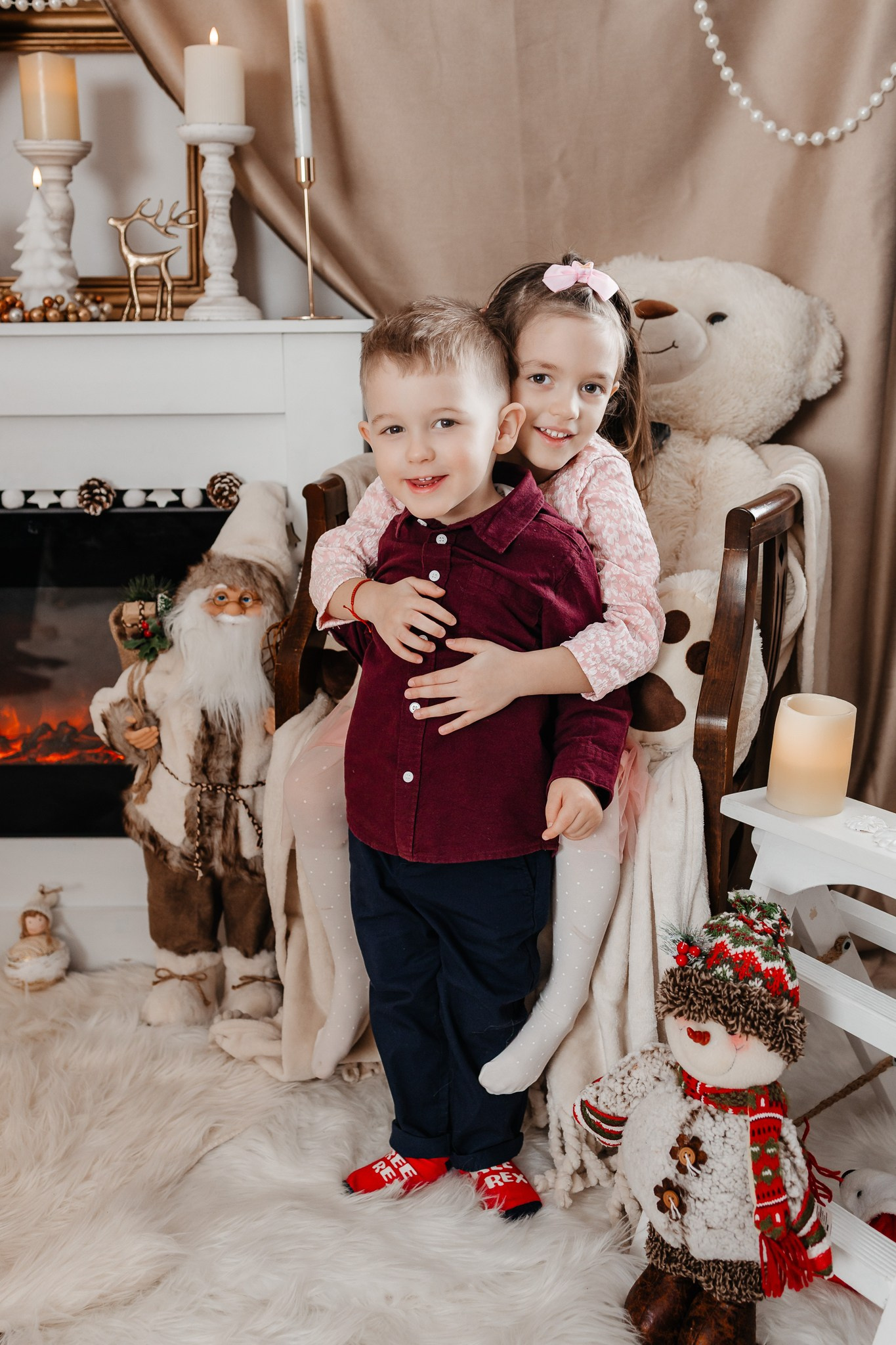 Ședințe Foto Crăciun 2025 Piatra Neamț | Fotografii de Sărbători | FotoACTIV. Fotograf Profesionist Piatra Neamț, Roman, Târgu Neamț, Bicaz, Neamț | Studio, Nuntă, Botez, Eveniment | FotoACTIV