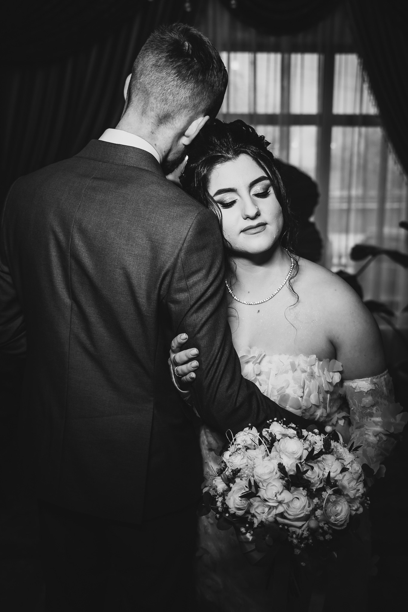 Portret sedinta foto miri alb negru la local