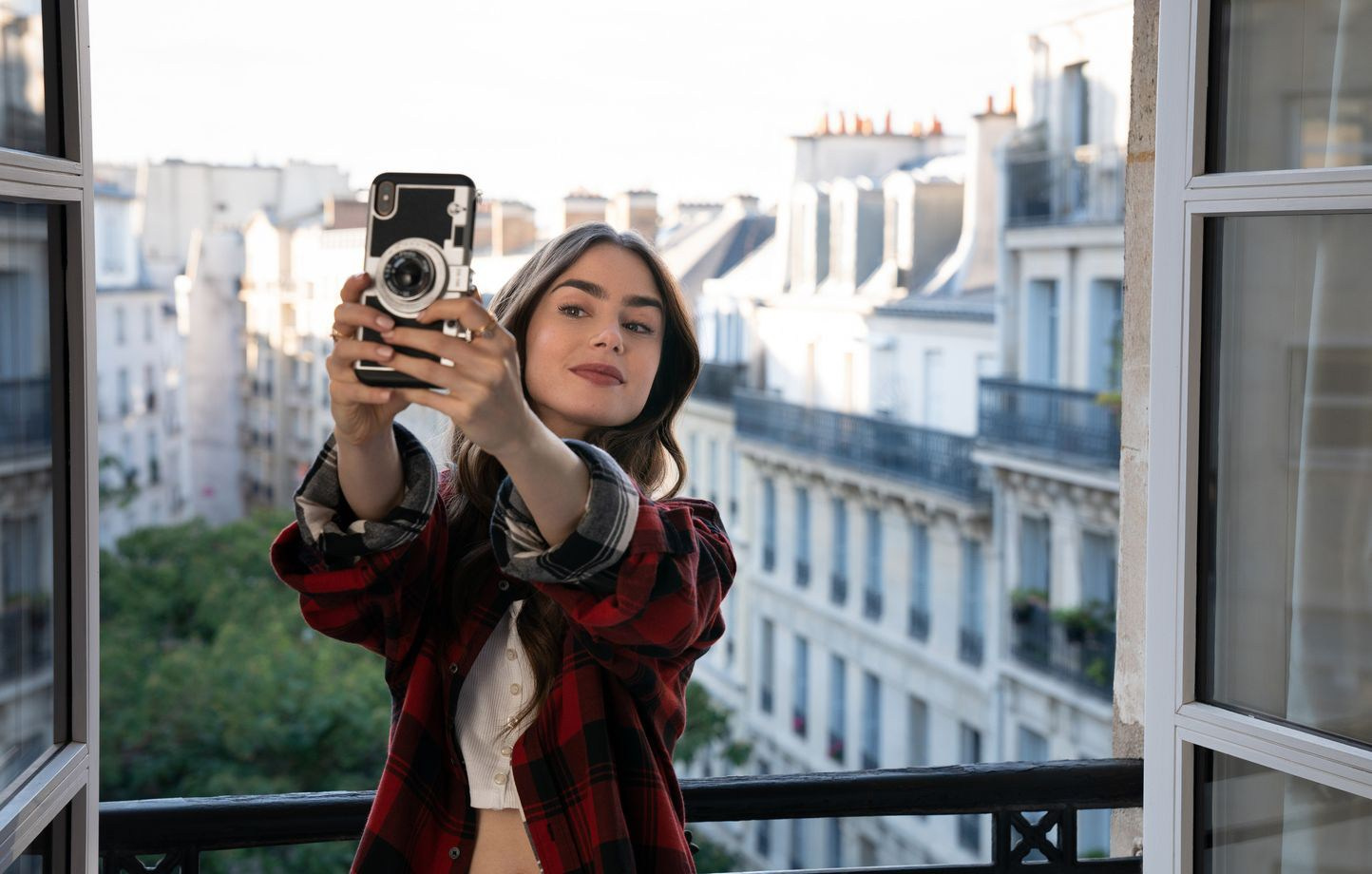 Emily in Paris Photoshoot in Paris 2026. Photographe à Paris