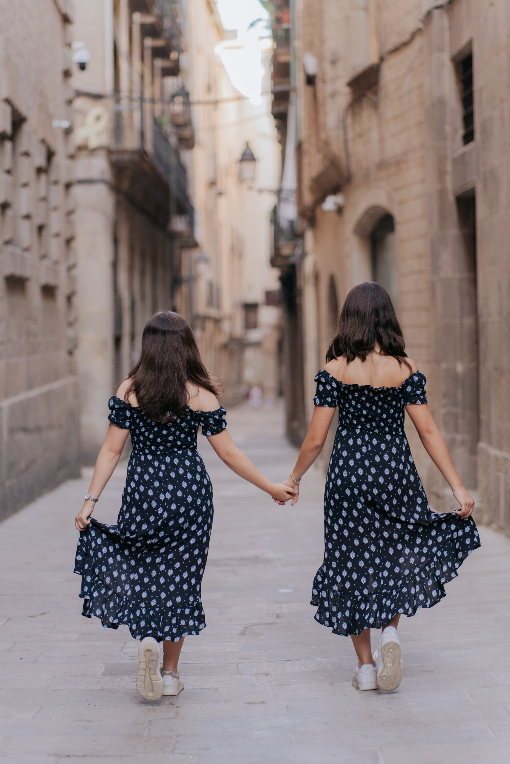 Dressing For A Family Photoshoot — Barcelona Family Photographer tips. DiaFoto — Wow Photographer in Barcelona | Premium Barcelona Photoshoot Experience