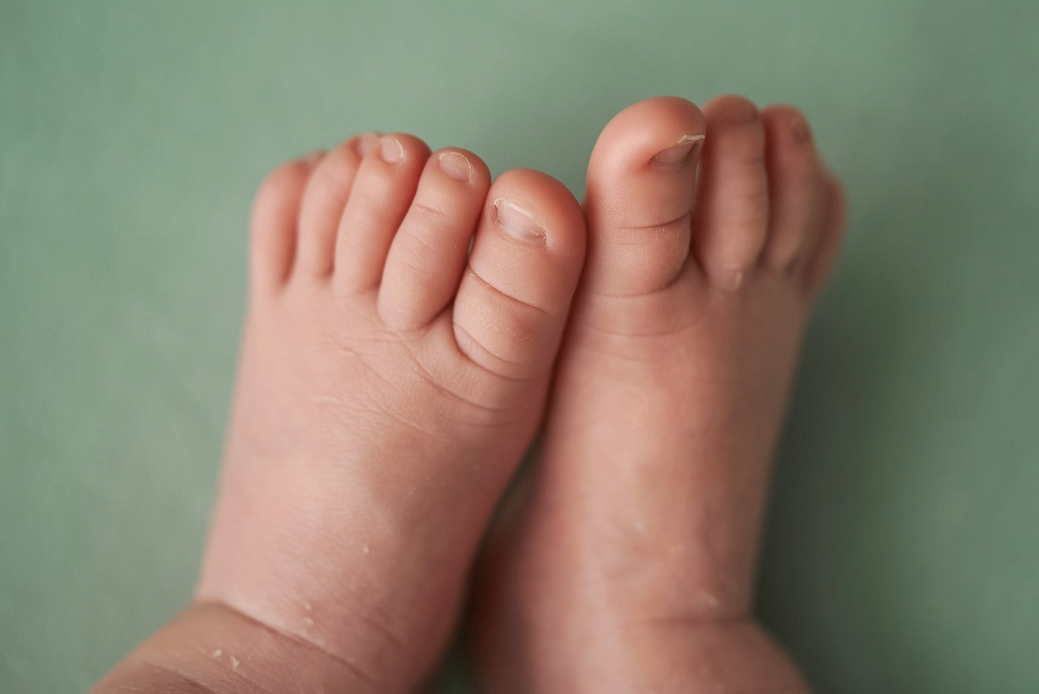 ¿Qué pasa si mi bebé llora o no se duerme en su sesión de recién nacido?. Pasos de Sal | Fotografía de Familia, Embarazo y Bebés en Tenerife