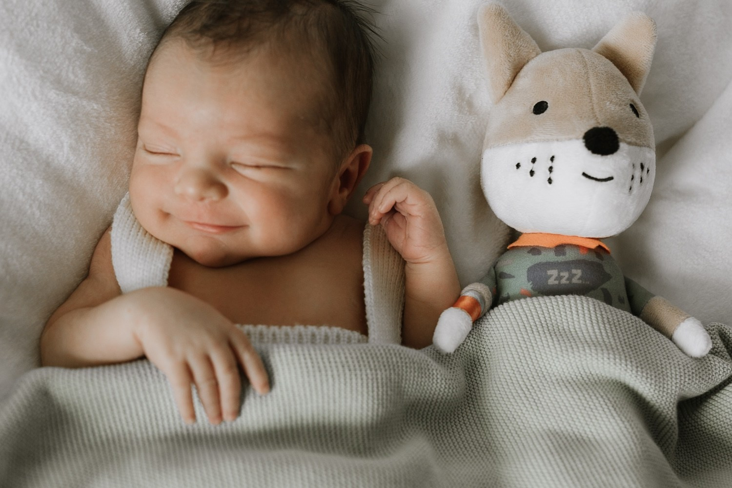 Neugeborenenfotografie Düsseldorf, Newborn Shooting Düsseldorf, Babyfotograf Düsseldorf, natürliche Babyfotos, Familienfotografie Düsseldorf, Neugeborenenshooting NRW.