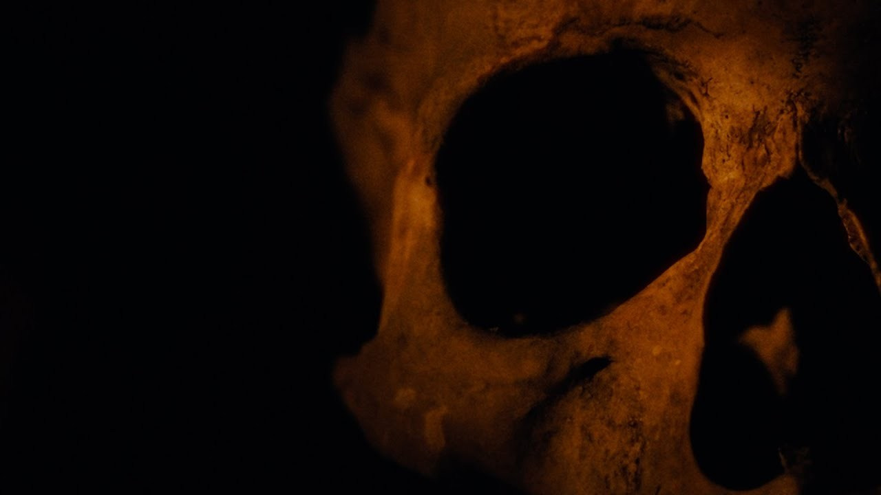 Queens Of The Stone Age abren el acceso gratuito a una película grabada en las catacumbas de París | FOTKAI