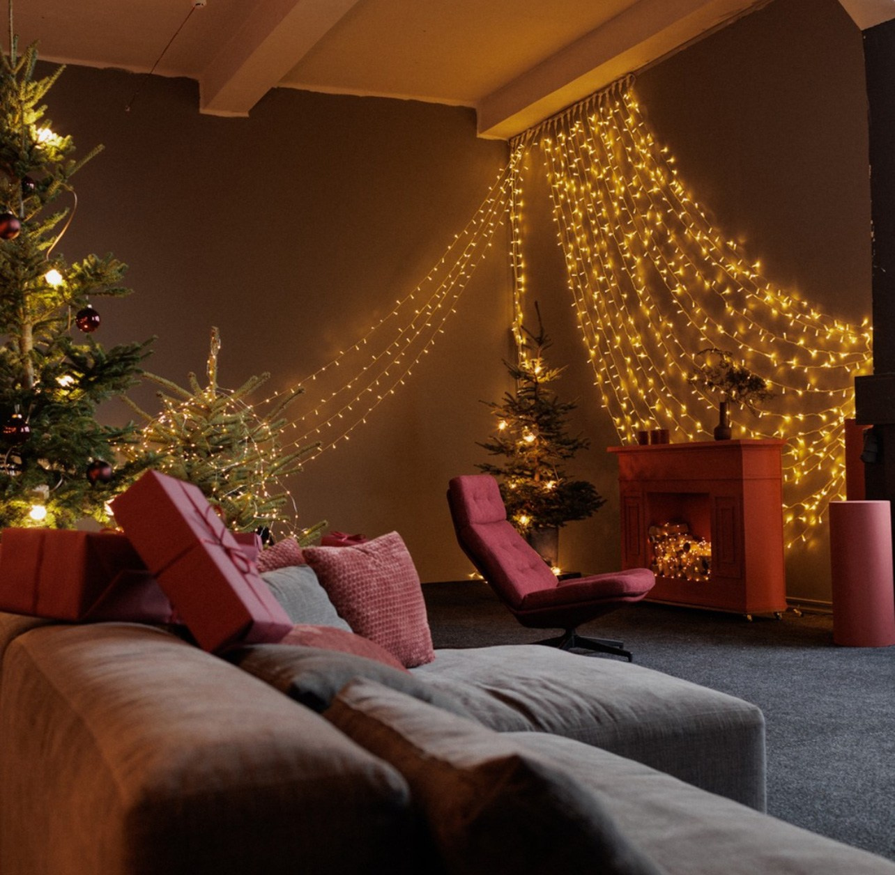 Christmas Photo Studios in Vilnius: Top Studios for Holiday Photoshoots. Framed by Evelina | Destination Wedding Photographer from Lithuania | Europe