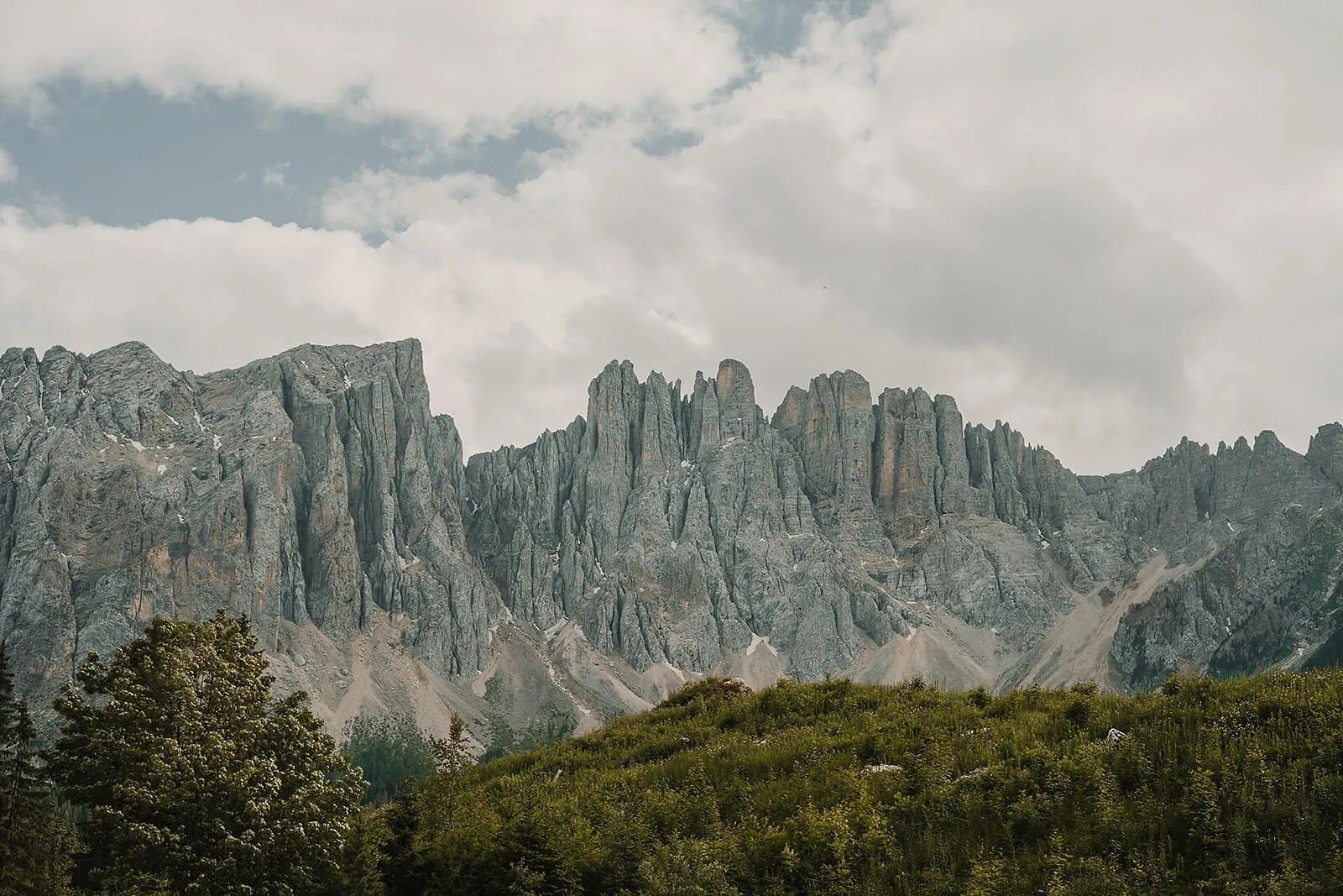 Sesión de Preboda en el Lago di Carezza, Dolomitas | El Velo Blanco. El Velo Blanco I Fotógrafos de Bodas