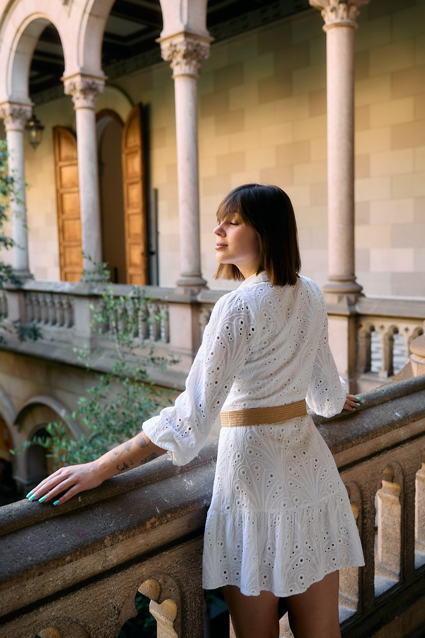 Description of the Universitat location for a  love-story or individual photo shoot in Barcelona, examples of photos taken at this spot. POSTCARD.BCN Photographer Kate in Barcelona. Love-story, family or individual photo shoots