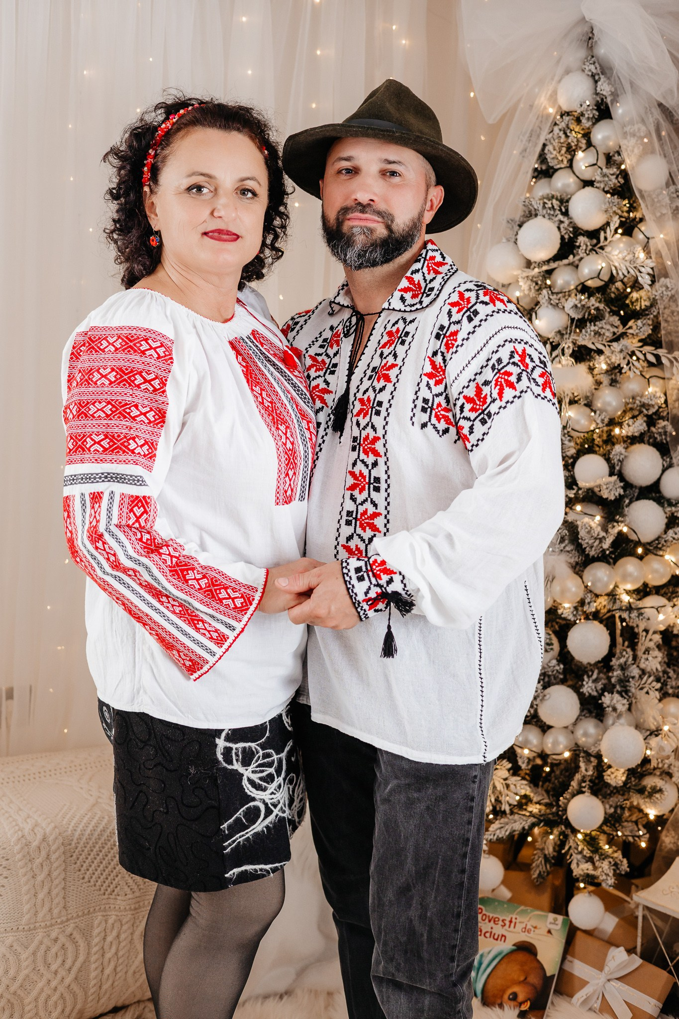 Ședințe Foto Crăciun 2025 Piatra Neamț | Fotografii de Sărbători | FotoACTIV. Fotograf Profesionist Piatra Neamț, Roman, Târgu Neamț, Bicaz, Neamț | Studio, Nuntă, Botez, Eveniment | FotoACTIV