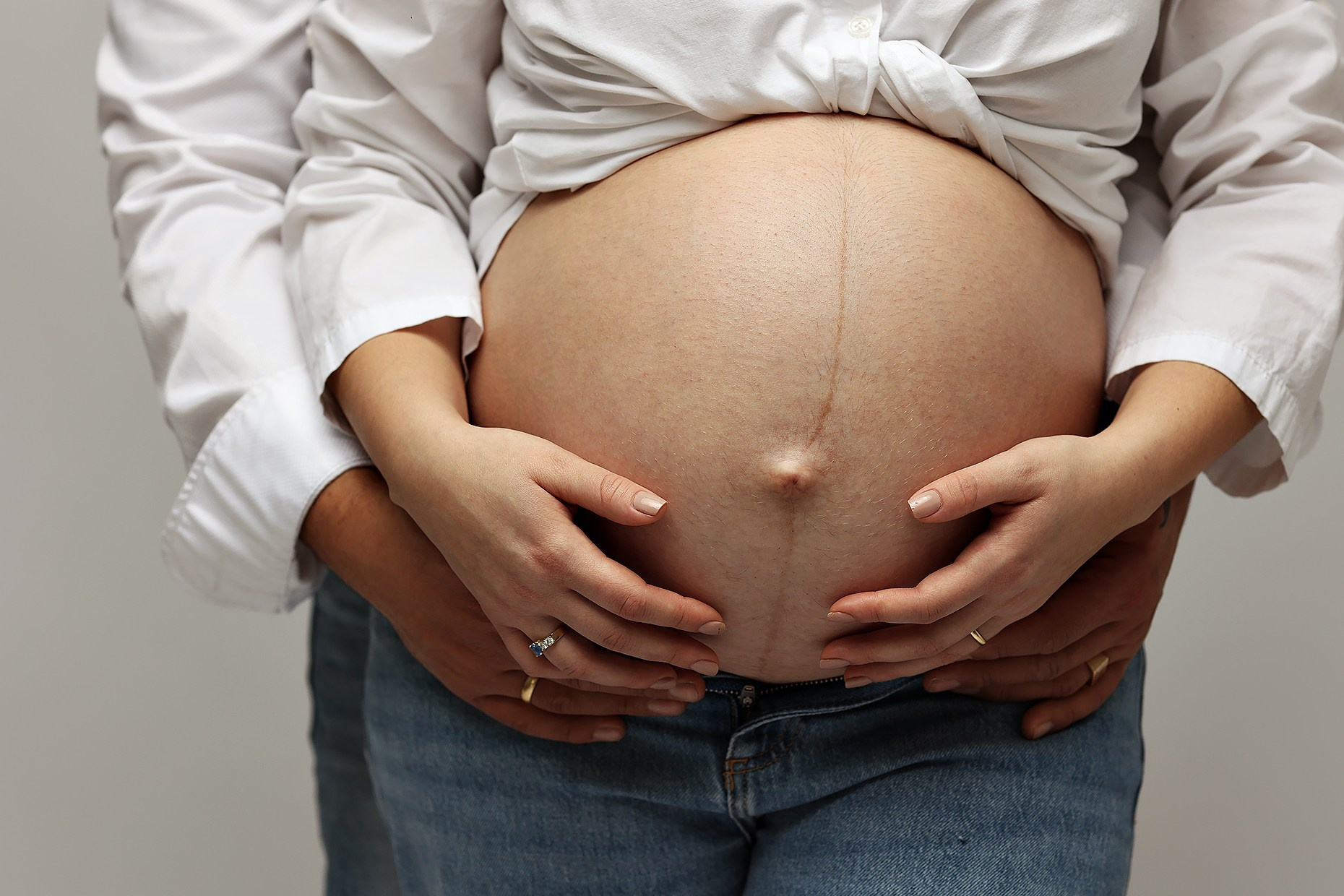 Nueva Sesión Embarazo En Estudio. Fotografía de Eventos, Embarazo y Familiar en Pirineos