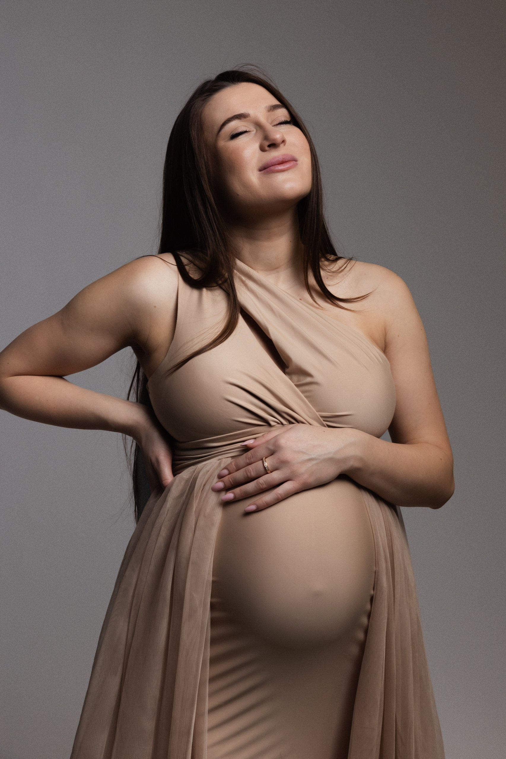 Těhotenské focení v Písku — příběh, který začíná právě teď. Rodinná, těhotenská, newborn a lifestyle fotografka v Písku Oxana Telupilova