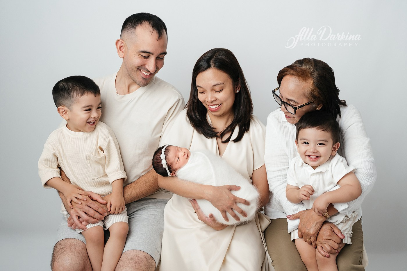 Newborn Photography in Kellyville, Sydney | Beautiful Family & Generational Portraits