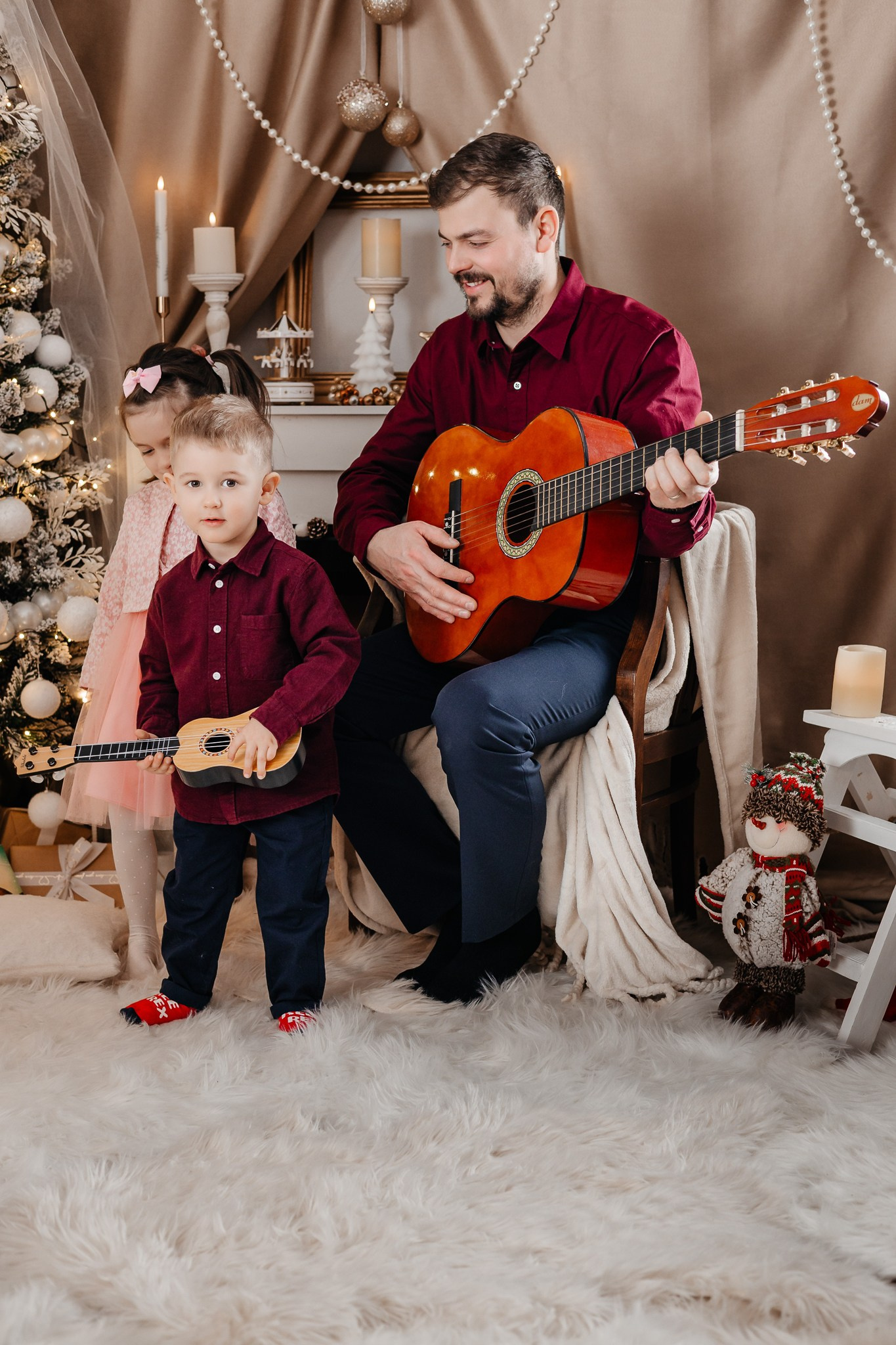 Ședințe Foto Crăciun 2025 Piatra Neamț | Fotografii de Sărbători | FotoACTIV. Fotograf Profesionist Piatra Neamț, Roman, Târgu Neamț, Bicaz, Neamț | Studio, Nuntă, Botez, Eveniment | FotoACTIV