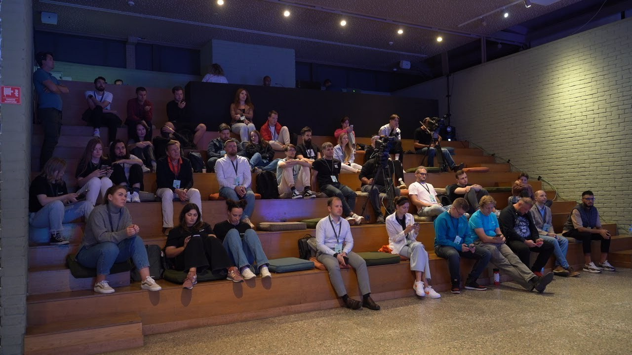 Съёмка видео в Стамбуле. Wedding, family and lifestyle photographer Anatoly. Photo sessions on rooftops with seagulls. Istanbul