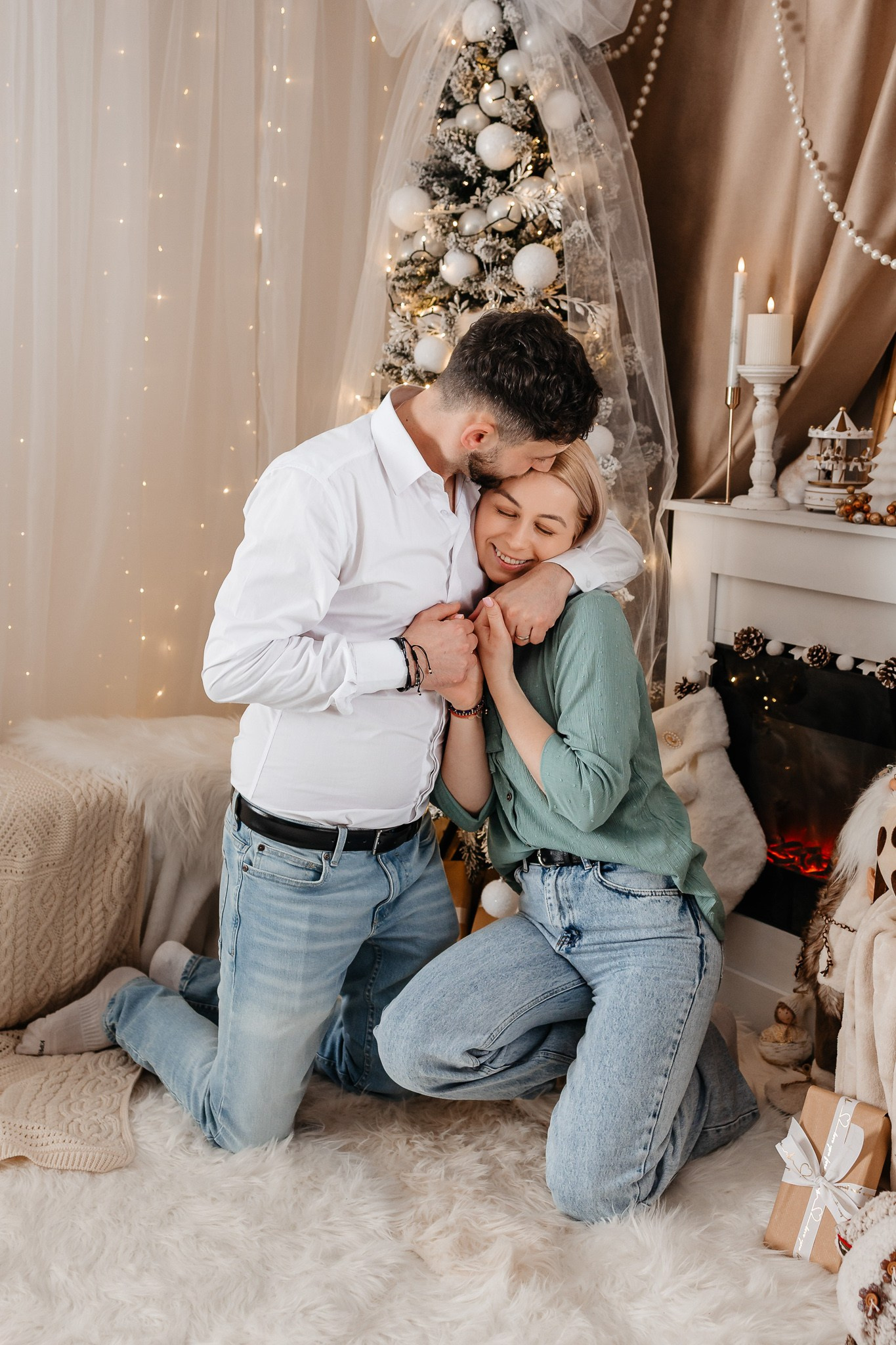 Ședințe Foto Crăciun 2025 Piatra Neamț | Fotografii de Sărbători | FotoACTIV. Fotograf Profesionist Piatra Neamț, Roman, Târgu Neamț, Bicaz, Neamț | Studio, Nuntă, Botez, Eveniment | FotoACTIV