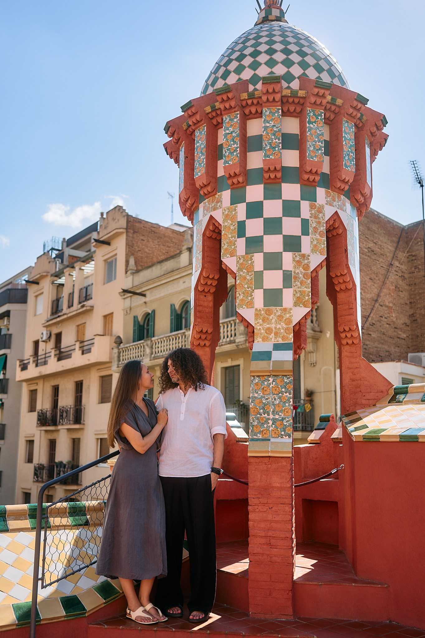 Description of the Casa Vicens location for a  love-story or individual photo shoot in Barcelona, examples of photos taken at this spot. POSTCARD.BCN Photographer Kate in Barcelona. Love-story, family or individual photo shoots