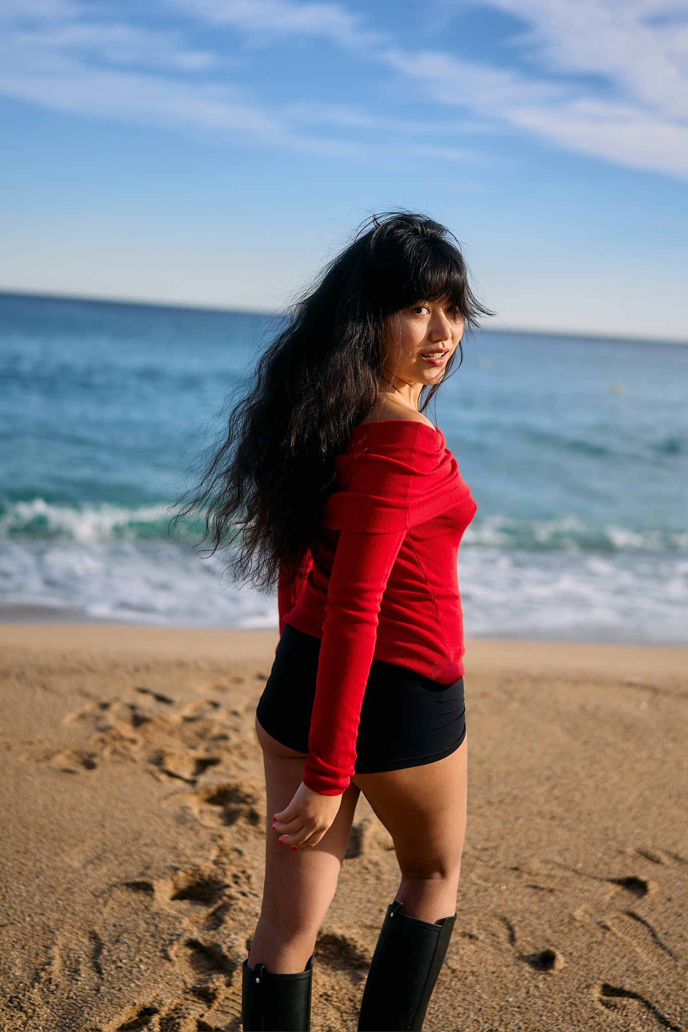 Description of the beach and sea location for a love-story or individual photo shoot in Barcelona, examples of photos. POSTCARD.BCN Photographer Kate in Barcelona. Love-story, family or individual photo shoots