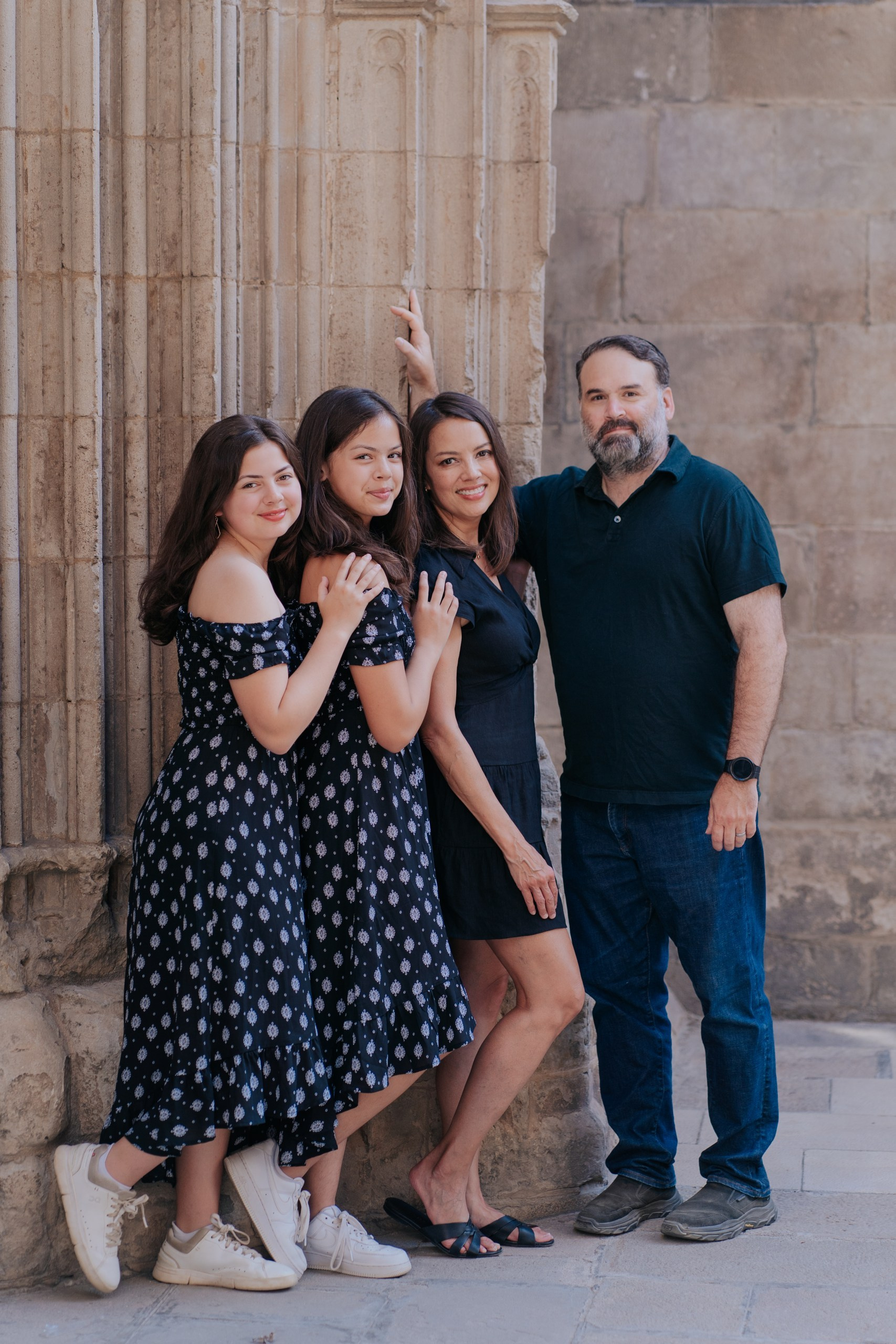 Dressing For A Family Photoshoot — Barcelona Family Photographer tips. DiaFoto — Wow Photographer in Barcelona | Premium Barcelona Photoshoot Experience