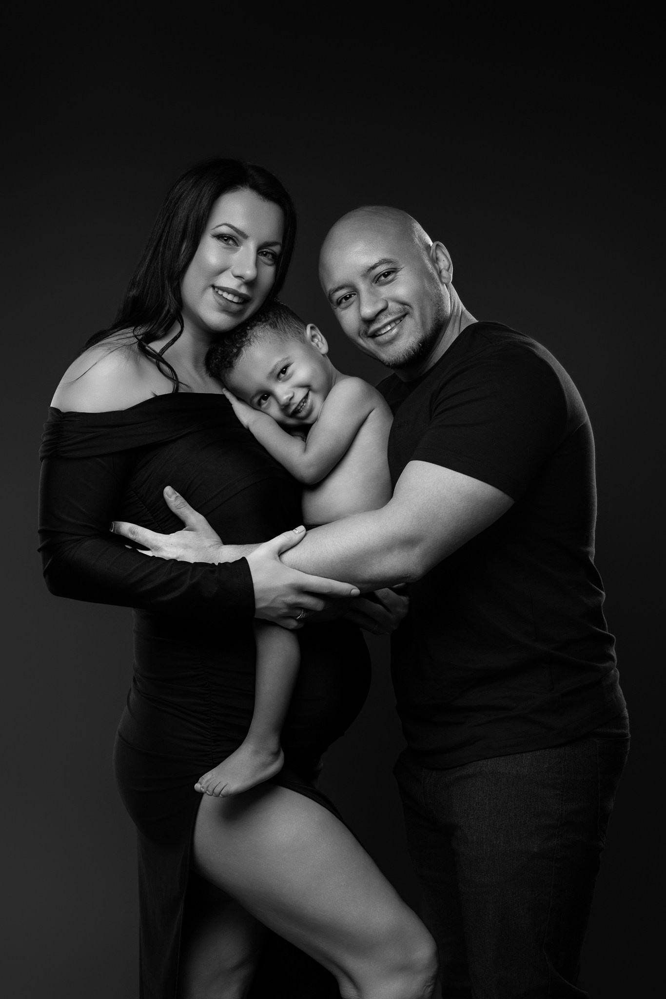 Professional family, maternity & newborn photographer in North Charleston, SC, creating timeless portraits