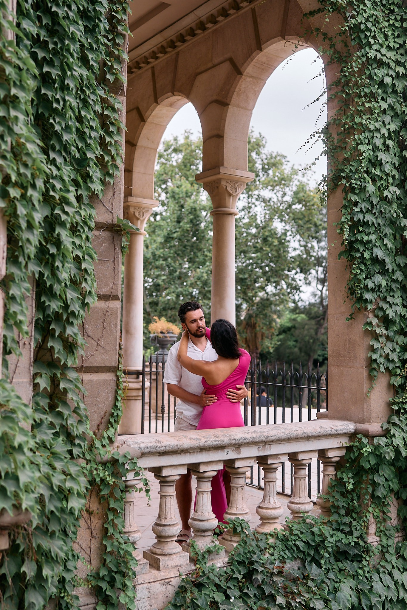 Description of the Ciutadella Parc location for a  love-story or individual photo shoot in Barcelona, examples of photos. POSTCARD.BCN Photographer Kate in Barcelona. Love-story, family or individual photo shoots