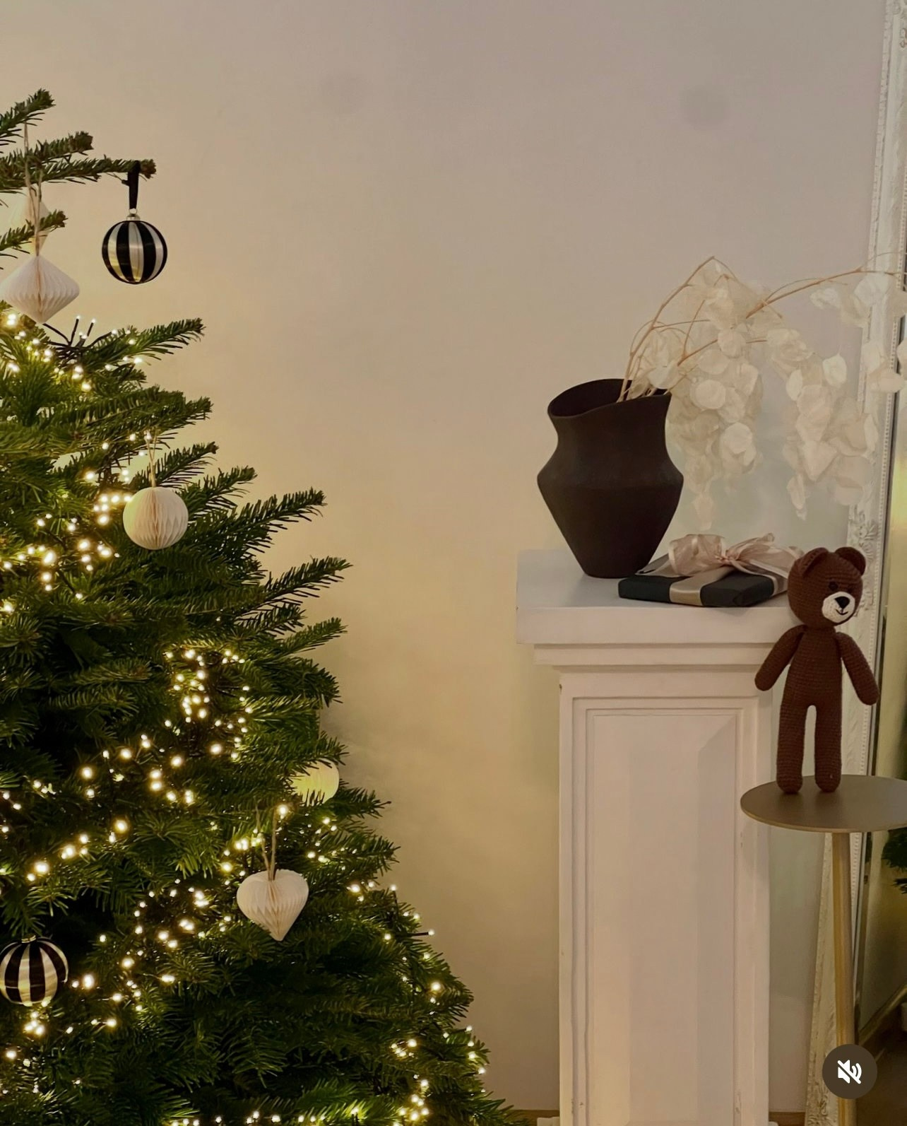 Christmas Photo Studios in Vilnius: Top Studios for Holiday Photoshoots. Framed by Evelina | Destination Wedding Photographer from Lithuania | Europe