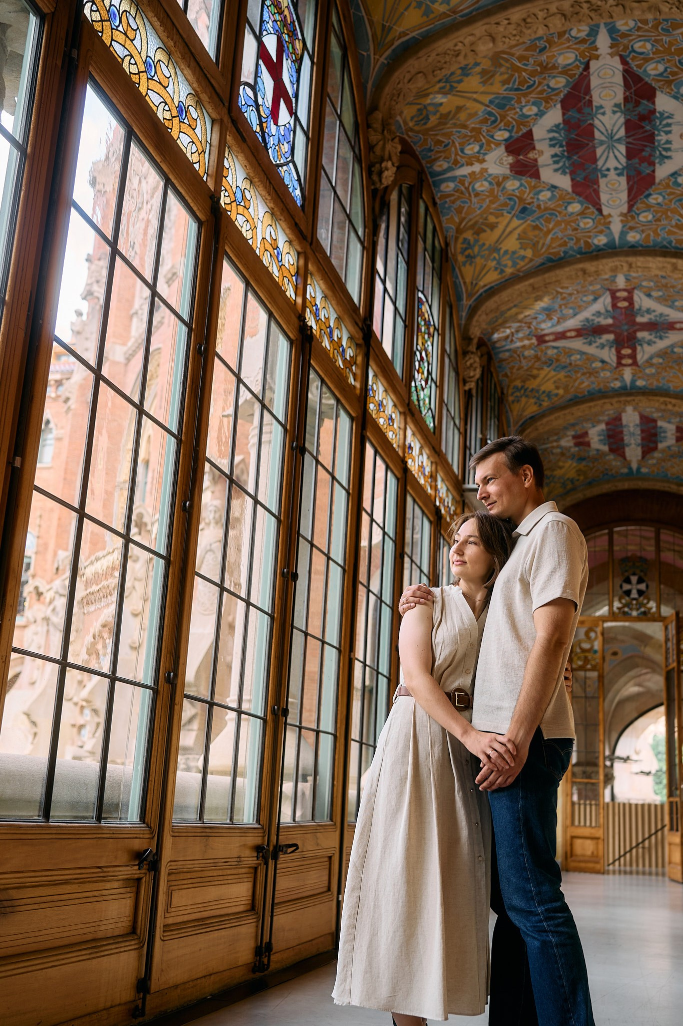 Description of the Sant Pau location for a  love-story or individual photo shoot in Barcelona, examples of photos taken at this photo spot. POSTCARD.BCN Photographer Kate in Barcelona. Love-story, family or individual photo shoots