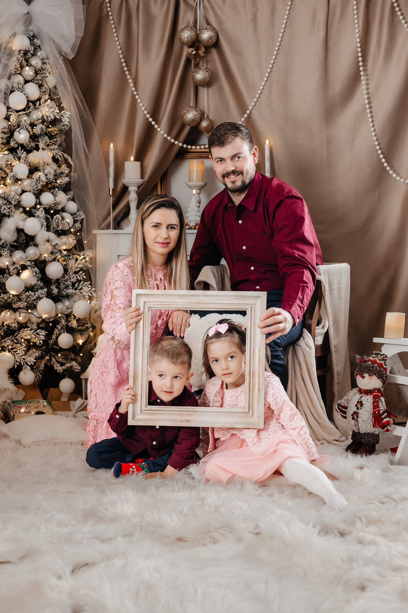 Ședințe Foto Crăciun 2025 Piatra Neamț | Fotografii de Sărbători | FotoACTIV. Fotograf Profesionist Piatra Neamț, Roman, Târgu Neamț, Bicaz, Neamț | Studio, Nuntă, Botez, Eveniment | FotoACTIV