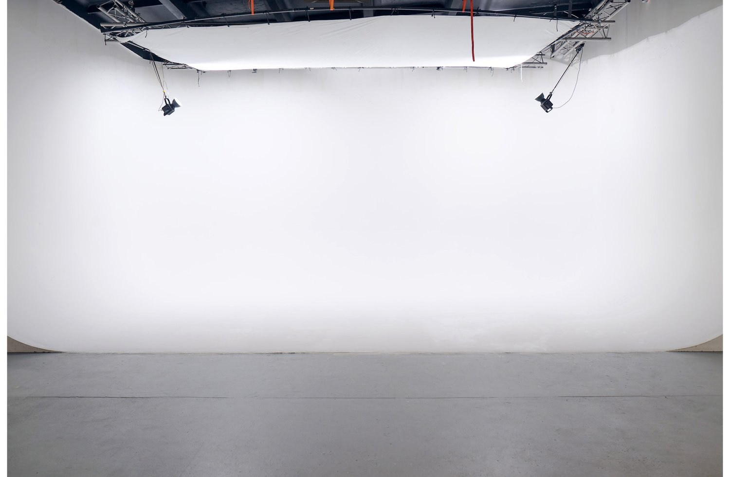 Nuomojamos Fotostudijos Vilniuje. Framed by Evelina | Vestuvių fotografė