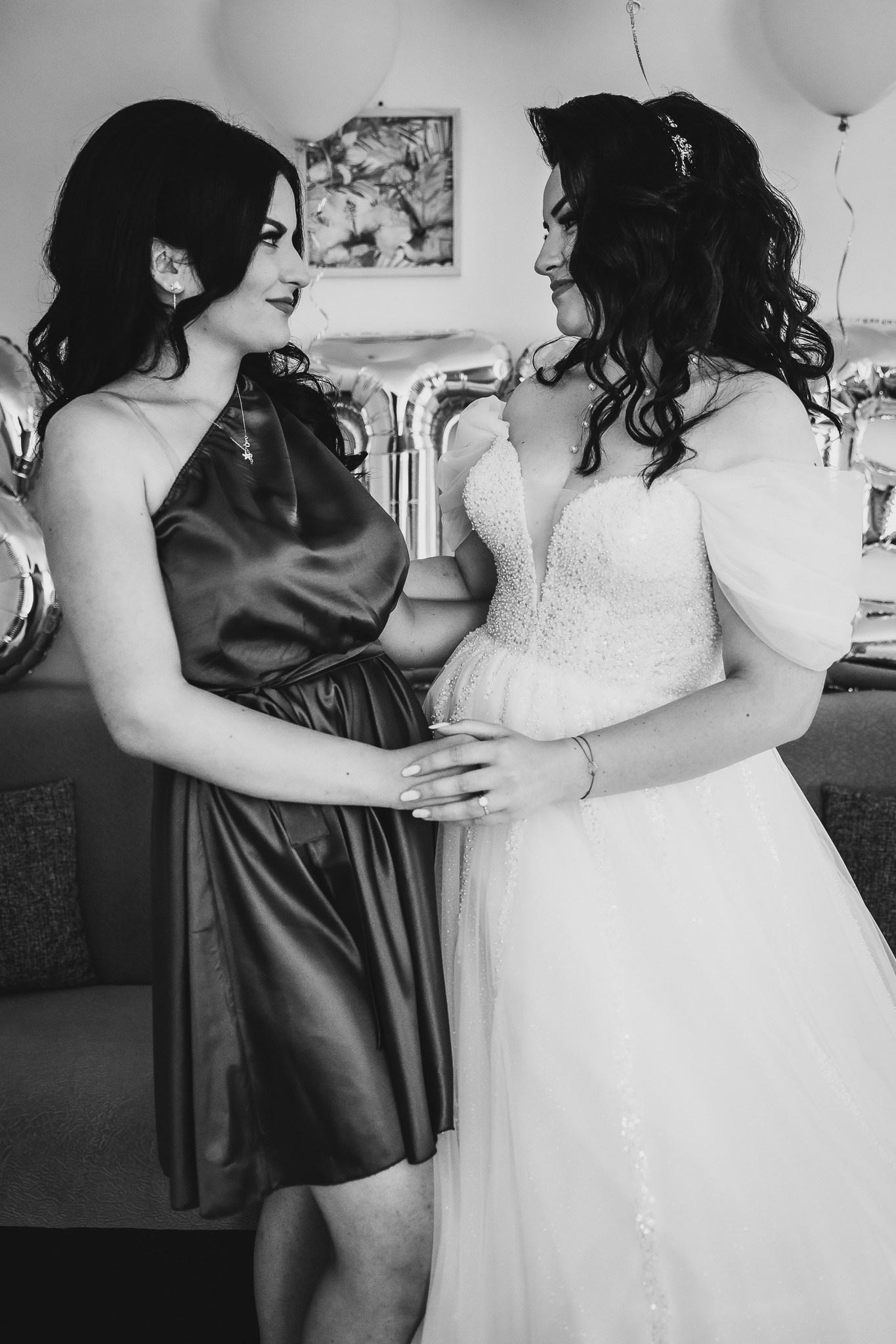 Emotii intre mireasa si sora ei 