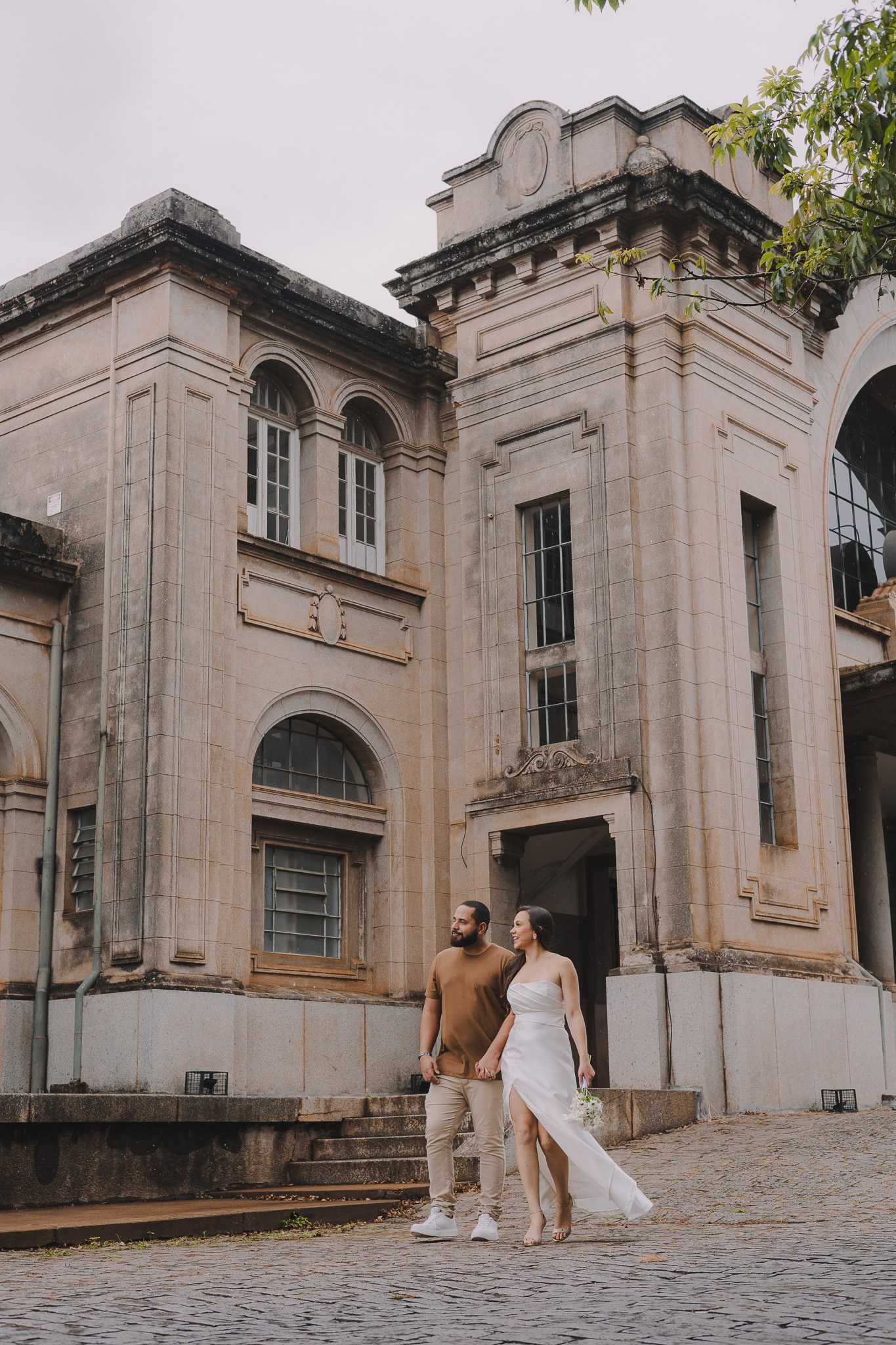 Ensaio Pré-Wedding na estação ferroviária e na cachoeria da marta em Botucatu/SP