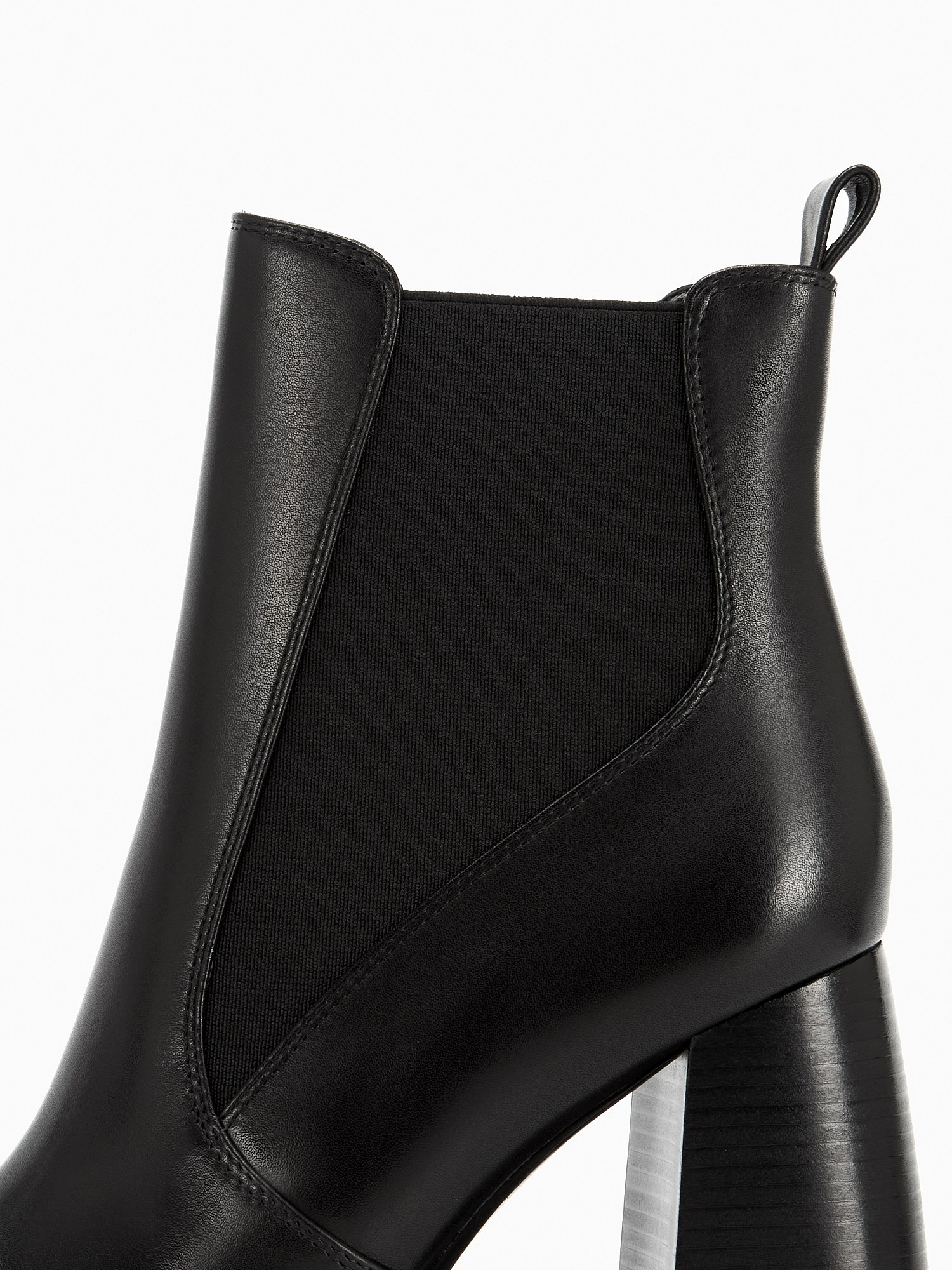 Съёмка обуви. Предметная фотосъемка в Алматы. Студия фото и видео съемки товаров