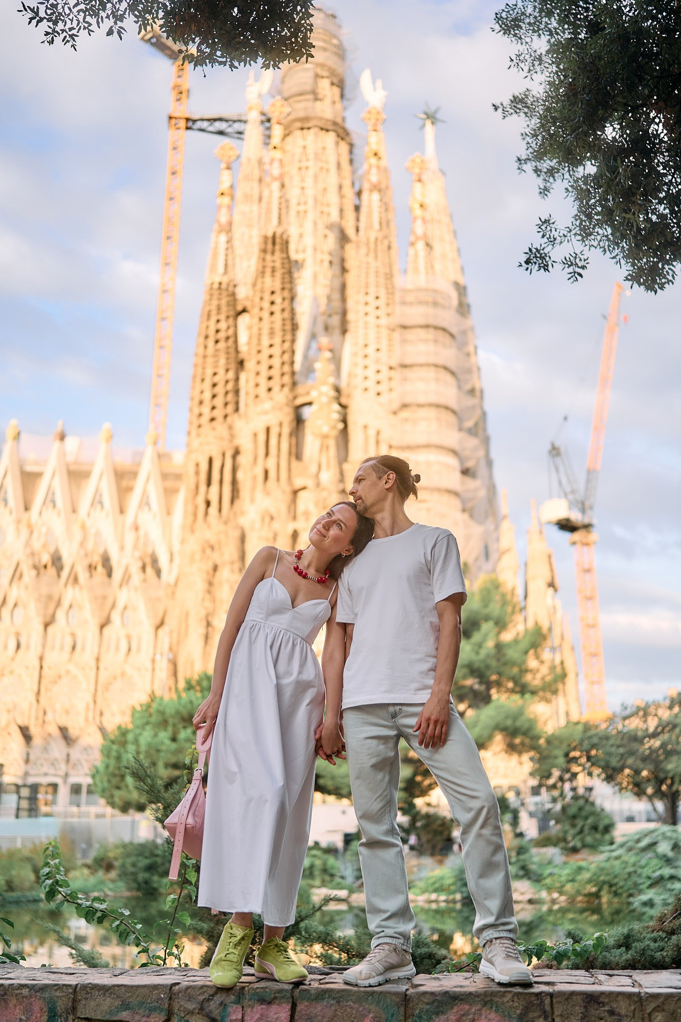 Description of the Sagrada Familia location for a love-story or individual photo shoot in Barcelona, examples of photos. POSTCARD.BCN Photographer Kate in Barcelona. Love-story, family or individual photo shoots