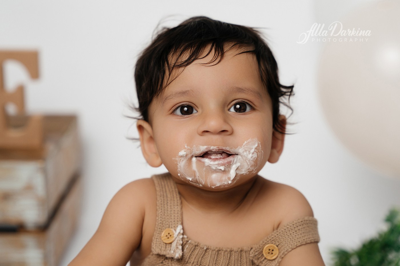 Cake smash session. Newborn and family photographer. Hills District. Sydney