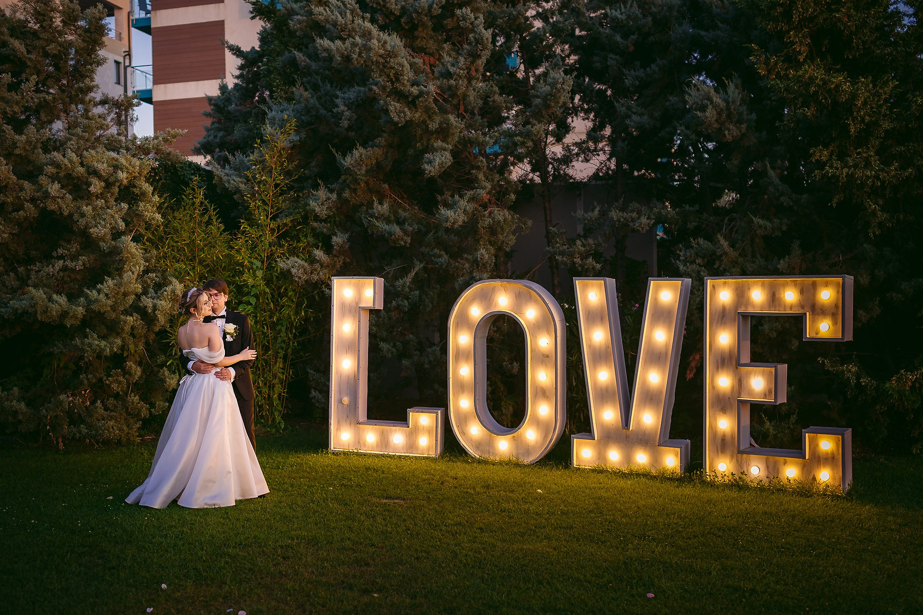 Iuliana & Dragos. Fotograf nunta Constanta