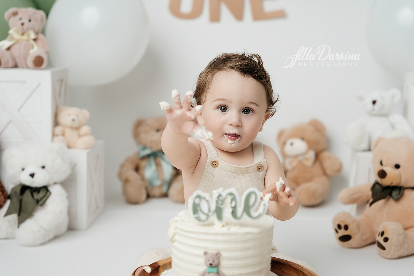 Cake smash session price guide. Newborn and family photographer. Hills District. Sydney
