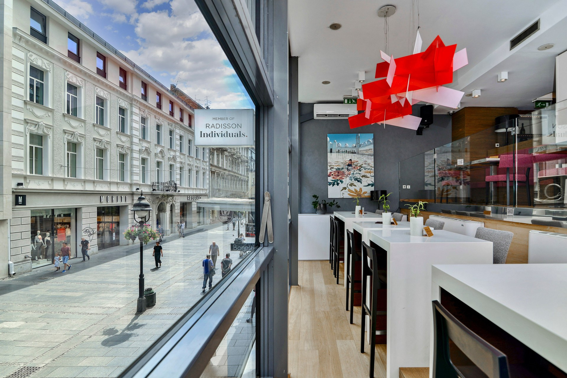 Photographer for interiors, architecture, landscapes and events. Aleksandar Milutinović