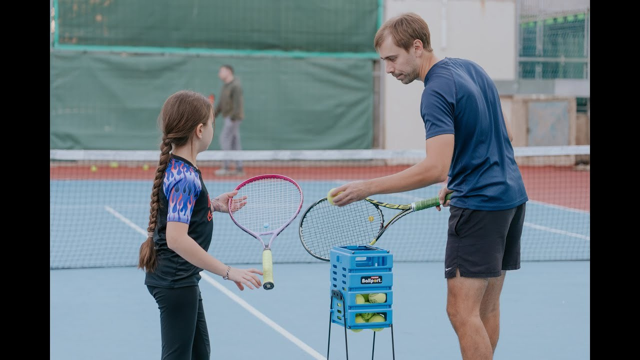 Tennis coach Vadim. Photo and video shooting